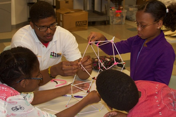 students playing with k'nex